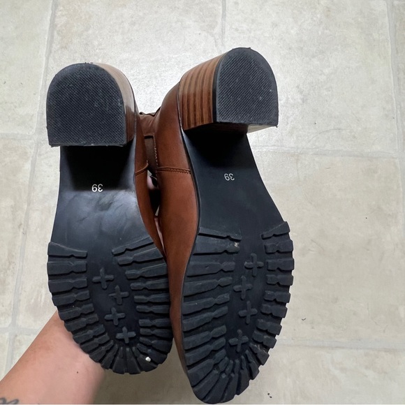 Brown boots - Picture 5 of 12